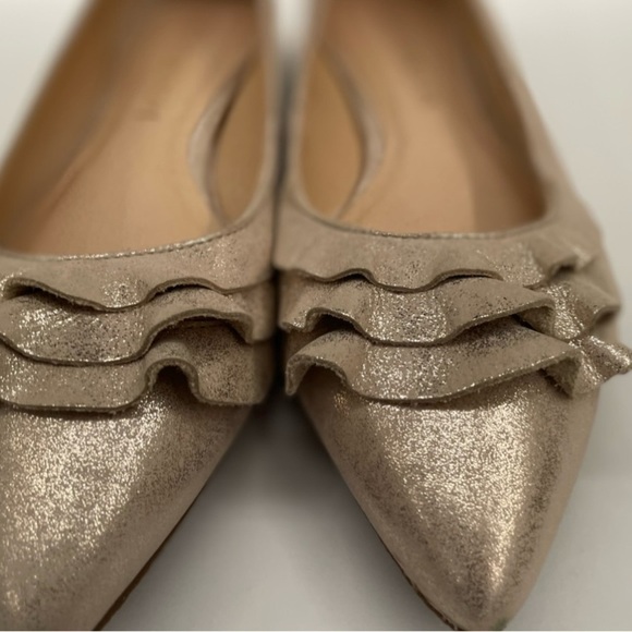 NWOT Jack Rogers Rosie Ruffle Ballet
Gold metallic flat pointy toe shoe
Gorgeous - Picture 3 of 6